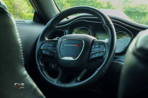 2017 Dodge Challenger 392 HEMI Scat Pack Shaker