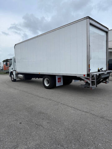 2023 Peterbilt 220