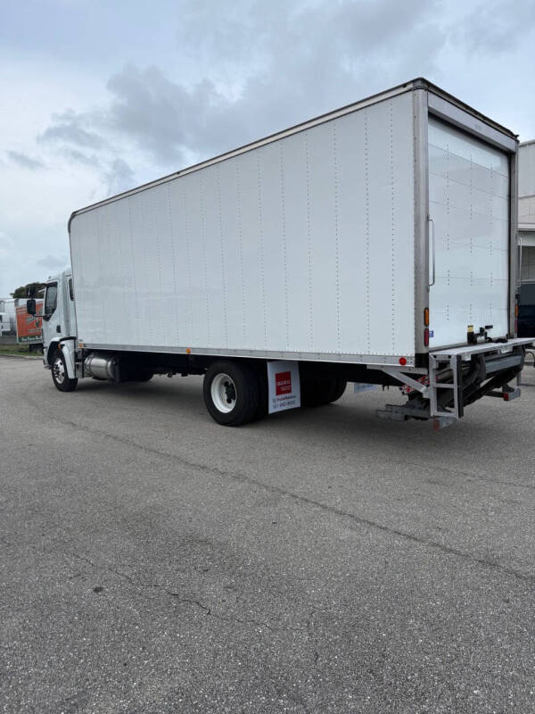 2023 Peterbilt 220
