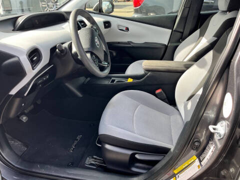 2022 Toyota Prius LE