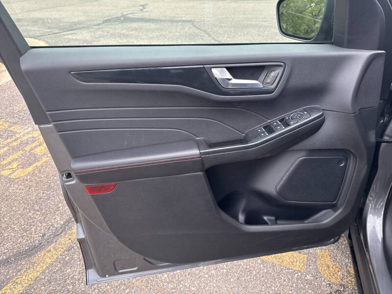 2025 Ford Escape ST-Line Select