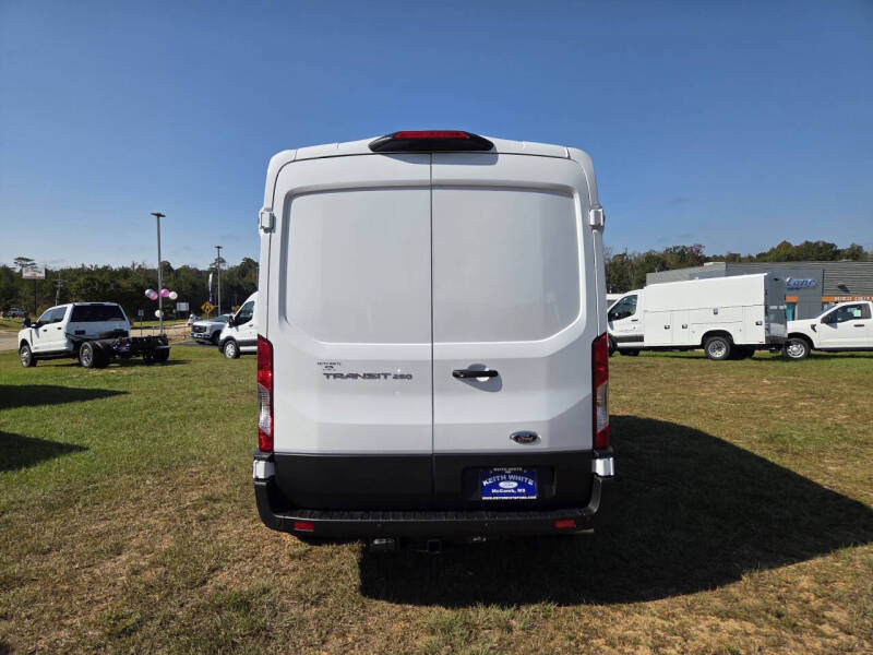 2025 Ford Transit 250