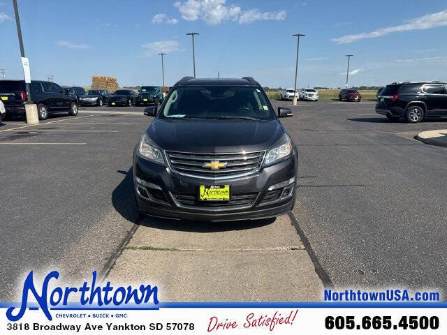 Used 2016 Chevrolet Traverse 2LT with VIN 1GNKVHKD5GJ127427 for sale in Yankton, SD