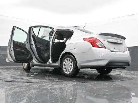 2019 Nissan Versa S Plus