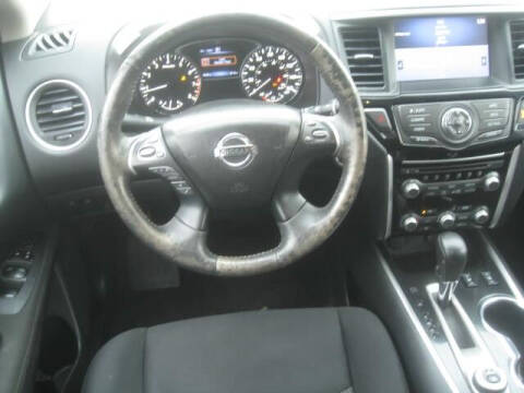 2017 Nissan Pathfinder SV