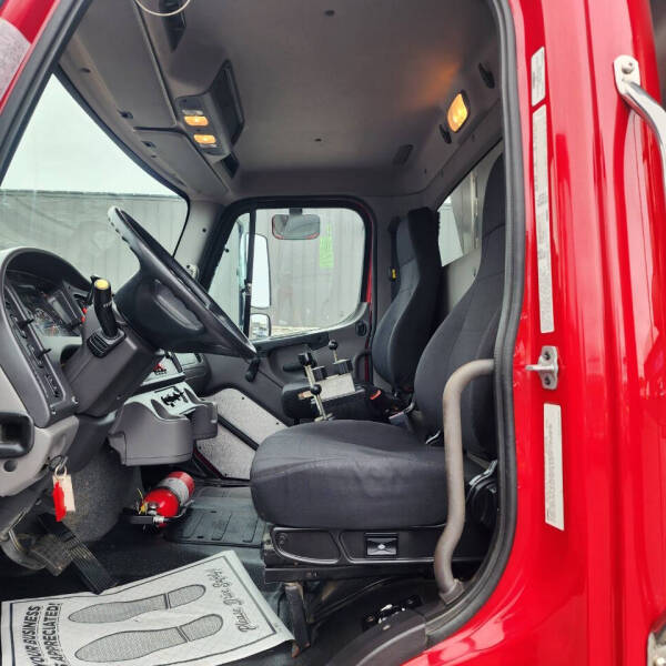 2014 Freightliner 108 SD