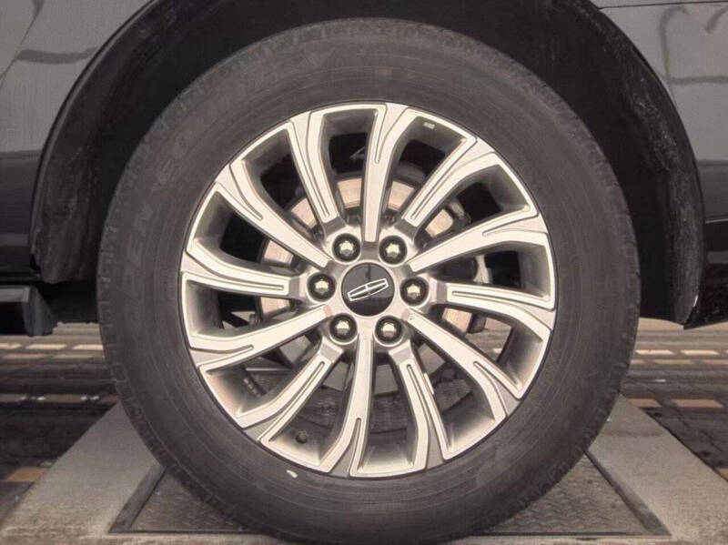 2023 Lincoln Navigator Standard