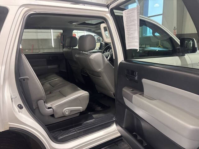 2015 Toyota Sequoia SR5