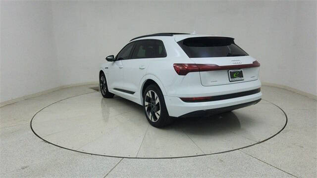 2022 Audi e-tron quattro Premium