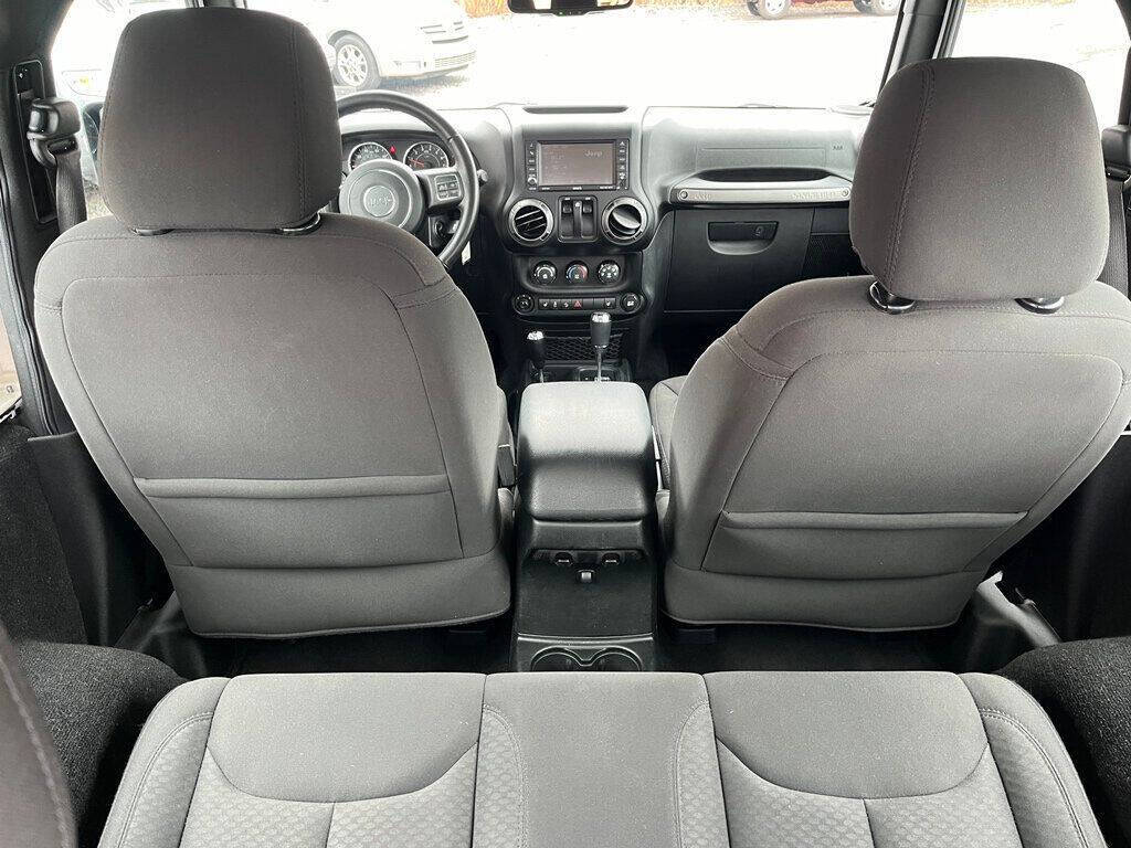 2017 Jeep Wrangler 38