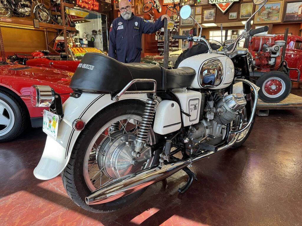 1968 Moto Guzzi V7 10