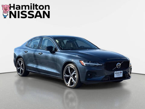 2024 Volvo S60 B5 Ultimate Dark Theme