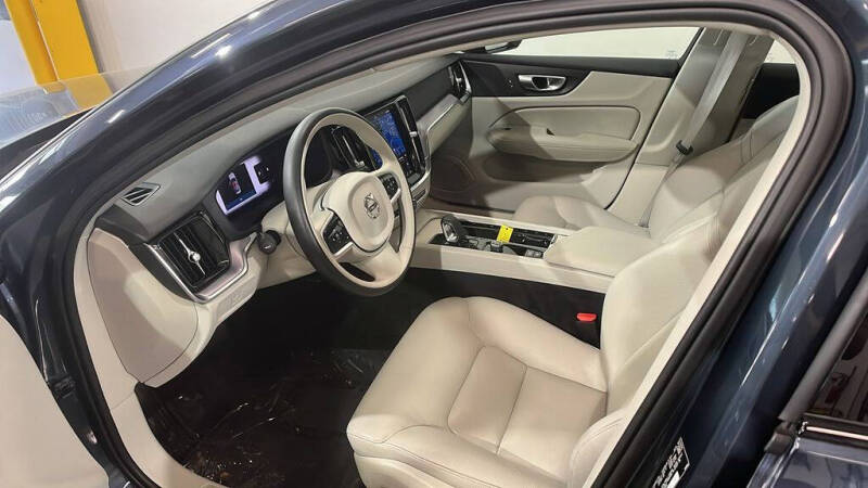 2024 Volvo S60 B5 Core Dark Theme