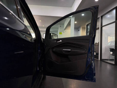 2017 Ford C-MAX Energi Titanium