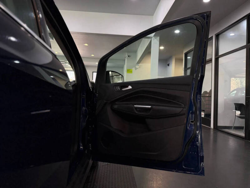 2017 Ford C-MAX Energi Titanium