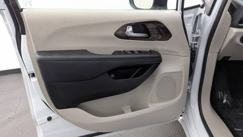 2023 Chrysler Pacifica Plug-In Hybrid Limited