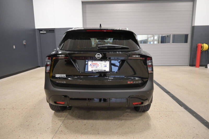 2025 Nissan Kicks SR