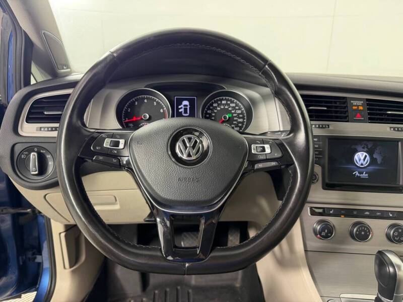 2017 Volkswagen Golf TSI SE