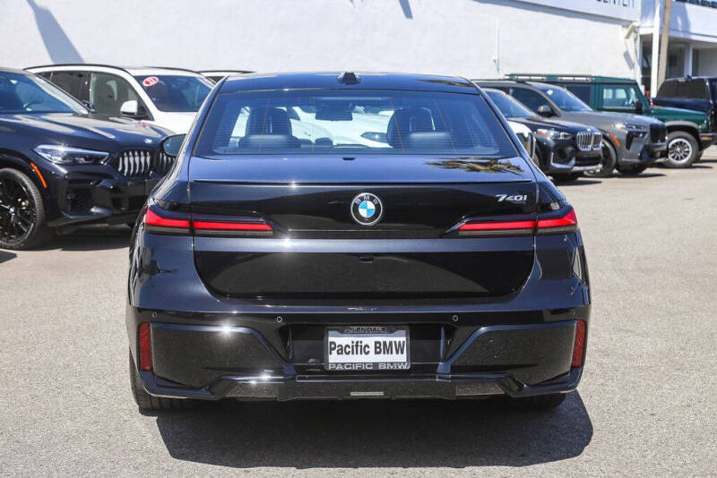 2023 BMW 7 Series 740i