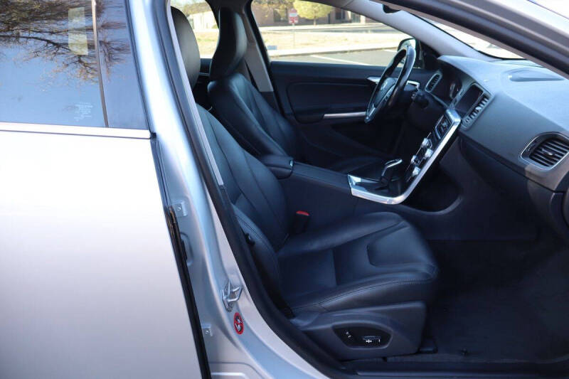 2015 Volvo V60 T5 Platinum