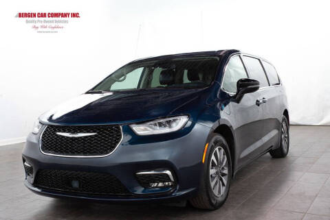 2024 Chrysler Pacifica Plug-In Hybrid Select