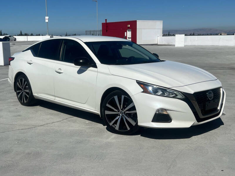 2020 Nissan Altima SR photo 2