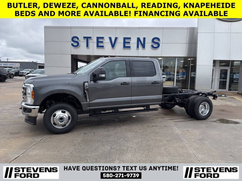 2026 Ford F-350 Super Duty Chassis Cab XLT's photo