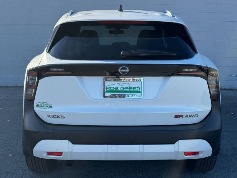 2026 Nissan Kicks SR