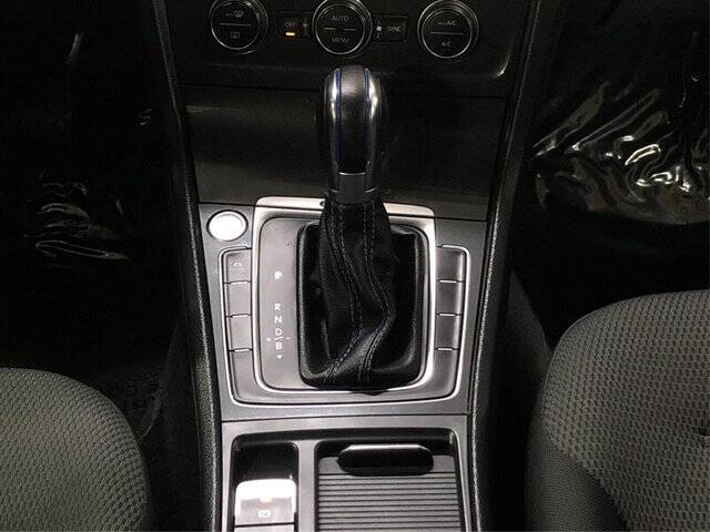 2017 Volkswagen e-Golf SE