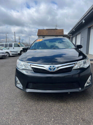 2012 Toyota Camry Hybrid for sale at Valley Auto Finance in Warren OH