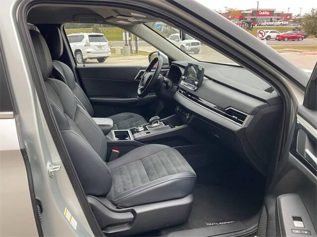 2024 Mitsubishi Outlander SE