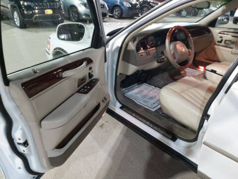 2003 Lincoln Town Car Signature