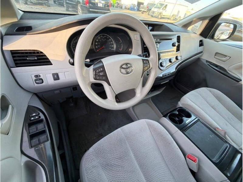 2012 Toyota Sienna LE 7-Passenger