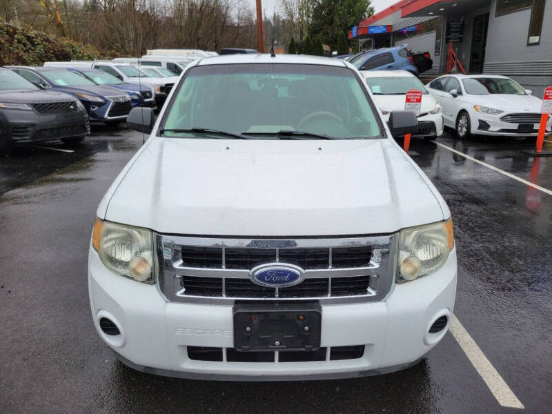 2009 Ford Escape XLS photo 2