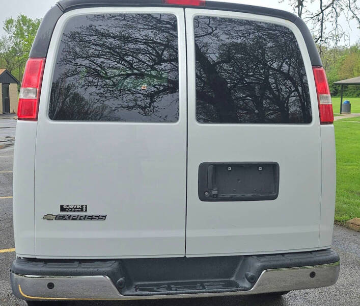 2017 Chevrolet Express LT 2500