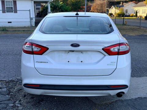 2015 Ford Fusion SE