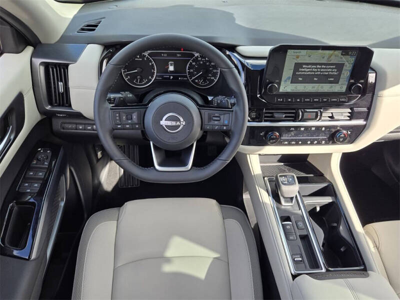 2025 Nissan Pathfinder SL