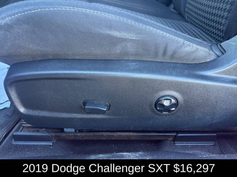 2019 Dodge Challenger SXT