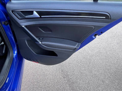 2017 Volkswagen Golf R 4Motion