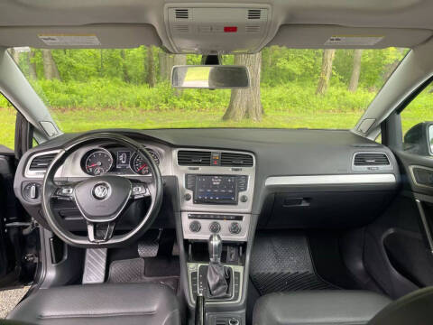 2017 Volkswagen Golf SportWagen