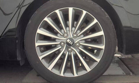 2019 Kia Cadenza Premium