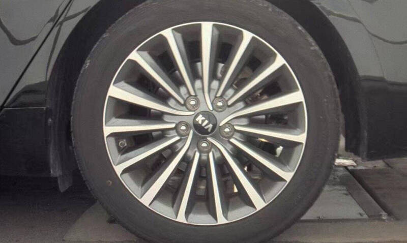 2019 Kia Cadenza Premium