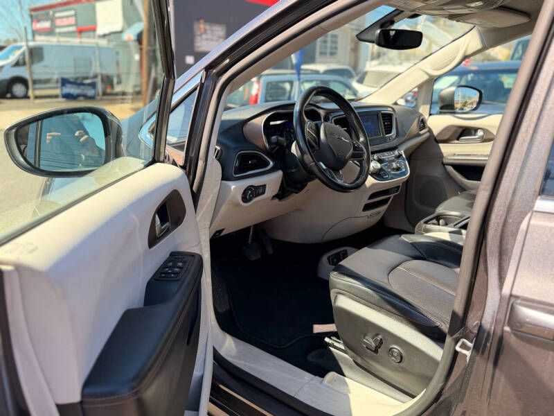 2019 Chrysler Pacifica Touring L