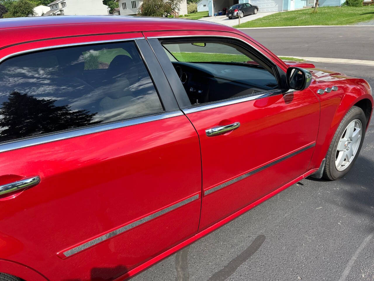 2005 Dodge Magnum 32