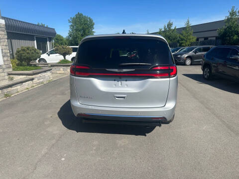 2026 Chrysler Pacifica Select