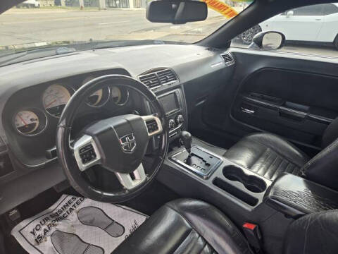 2013 Dodge Challenger SXT Plus