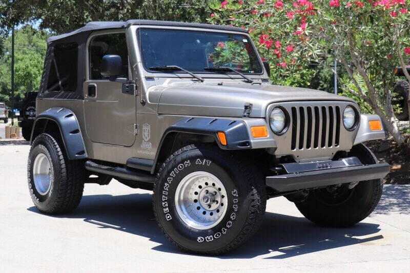 2005 Jeep Wrangler for sale at SELECT JEEPS INC in League City TX