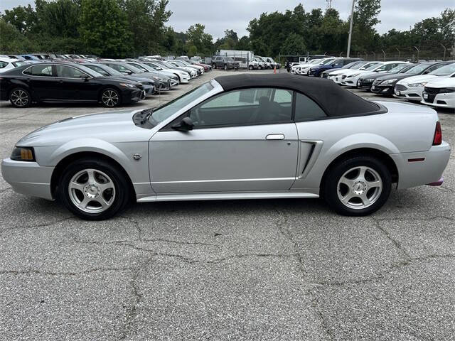 2004 Ford Mustang Deluxe