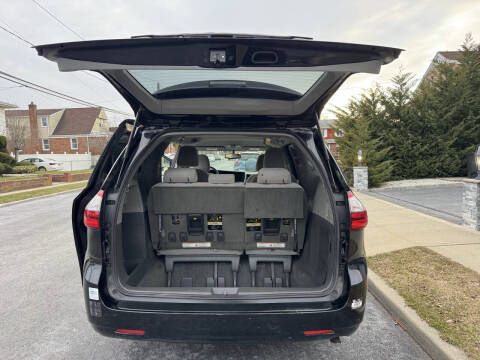 2016 Toyota Sienna LE 7-Passenger