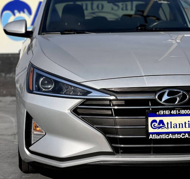 2020 Hyundai Elantra SEL photo 3